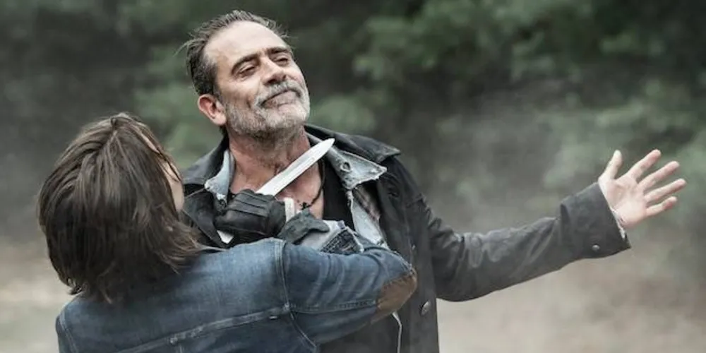 A trama de 'Dead City' vai acompanhar a dupla nada dinâmica formada por Negan (Jeffrey Dean Morgan) e Maggie (Lauren Cohan) em uma viagem para a ilha de Manhattan, que desde o apocalipse zumbi está isolada do continente principal