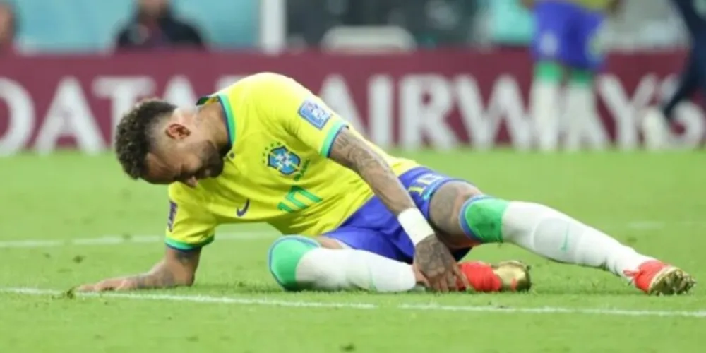 Neymar ainda acordou com inchaço no tornozelo e fará exames