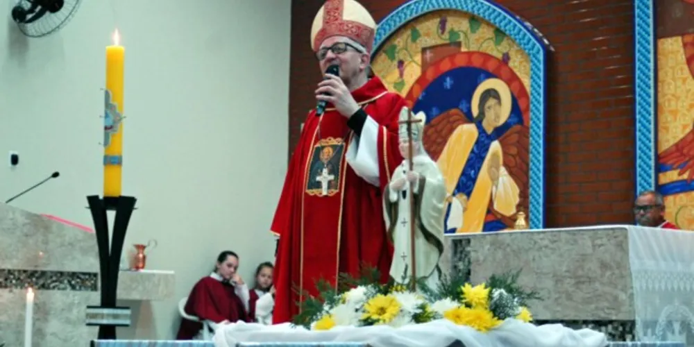 Dom Sergio, padre Wagner e o diácono Josoel, na celebração de sexta-feira
