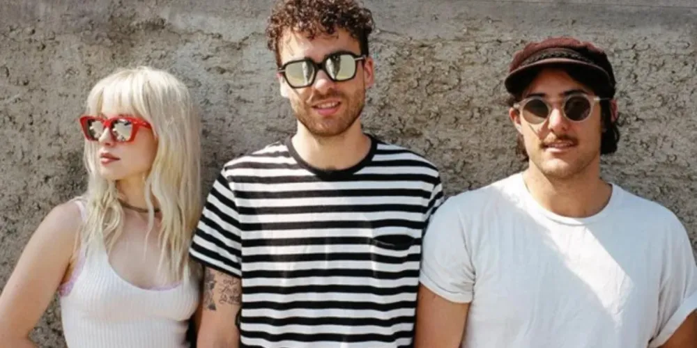 A banda é dona de hits como "Decode", "Misery Business" e "The Only Exception"