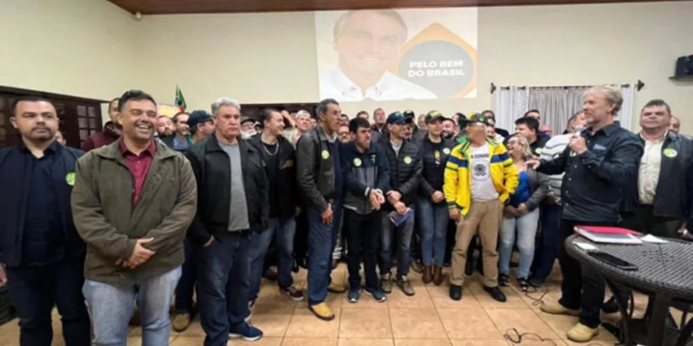 Lideranças, autoridades políticas e simpatizantes dos Campos Gerais estivem reunidos na noite da última segunda-feira