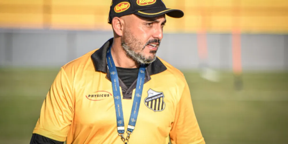 Aos 41 anos, o novo treinador do Fantasma treinou o time de aspirantes do Athletico em 2019