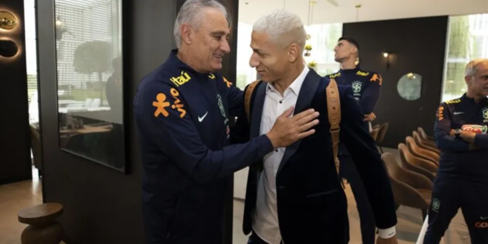 Todos os 26 jogadores convocados se apresentaram nesta segunda-feira