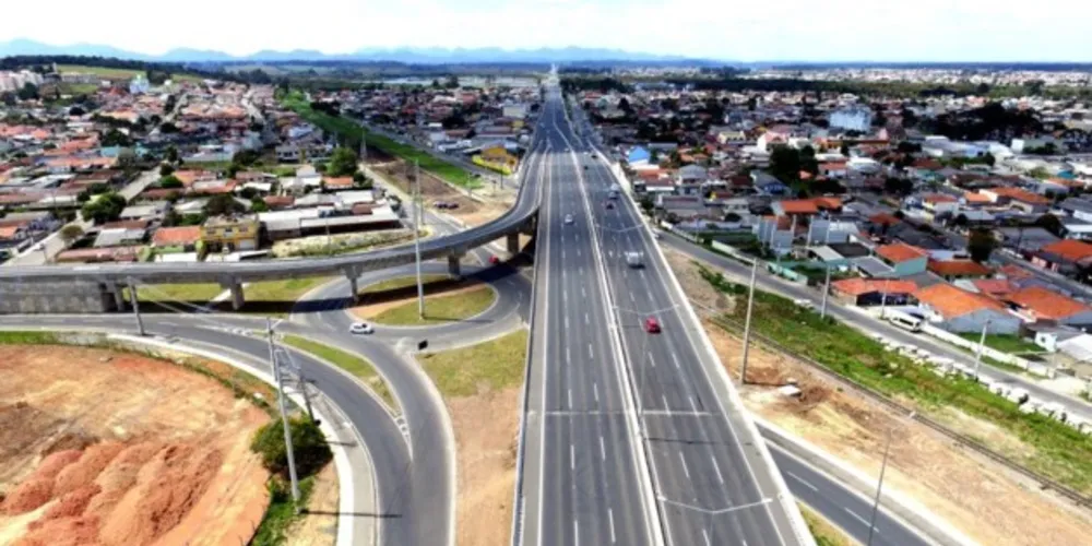 Ao longo da sessão plenária desta terça-feira (22), diversos deputados ligados ao agronegócio fizeram pronunciamentos contrários à taxação do agro. A nota de posicionamento da Faep foi lida na íntegra no plenário da casa legislativa.