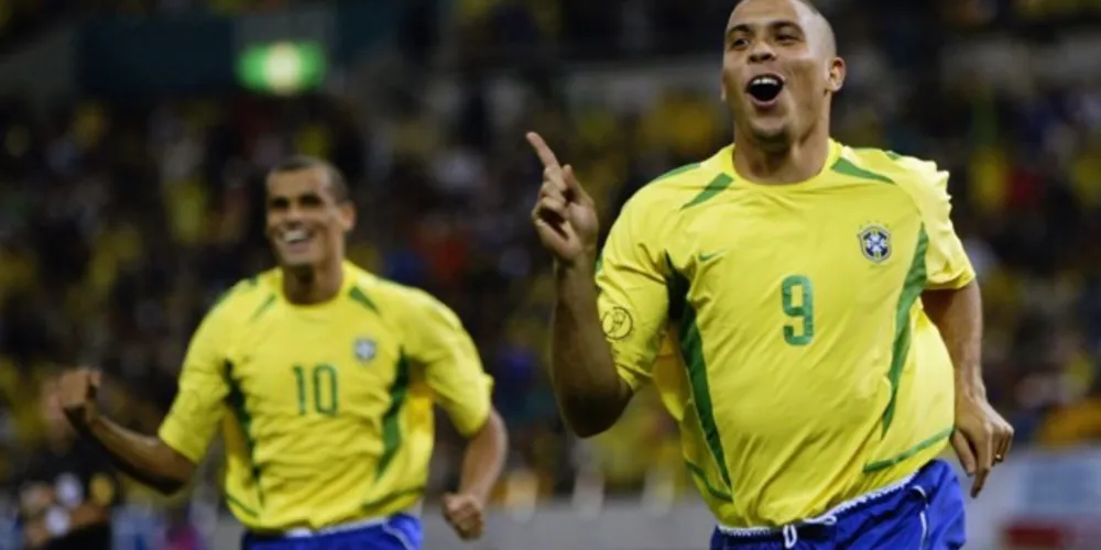 Mais do que destrinchar a tão falada "Família Scolari", como o grupo campeão passou a se identificar e ser identificado pela imprensa, 'Brasil 2002' quer lembrar o brasileiro de como era gostoso sonhar.