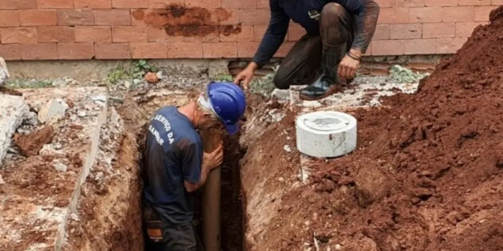 Rompimento de rede na Rua Francisco Pereira aconteceu nesta manhã de terça-feira (18)
