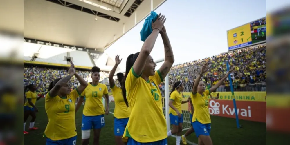 Meninas agradeceram o apoio da torcida que foi até o estádio