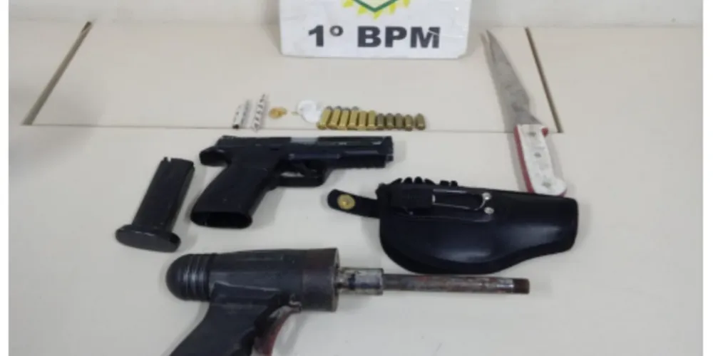 Um dos suspeitos, inclusive, estava com um mandado de prisão em aberto; caso foi na madrugada desta segunda