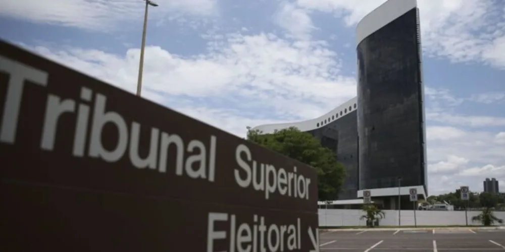 Se o eleitor receber alguma notícia falsa, ele pode denunciar pelo Sistema de Alerta de Desinformação