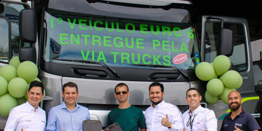 Cliente da concessionária DAF Via Trucks Contagem, recebeu 
o novo modelo DAF CF Euro 6