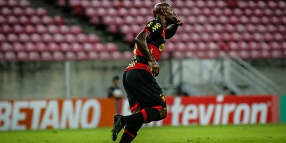 Vagner Love marcou três vezes para o Sport na goleada contra o Fantasma