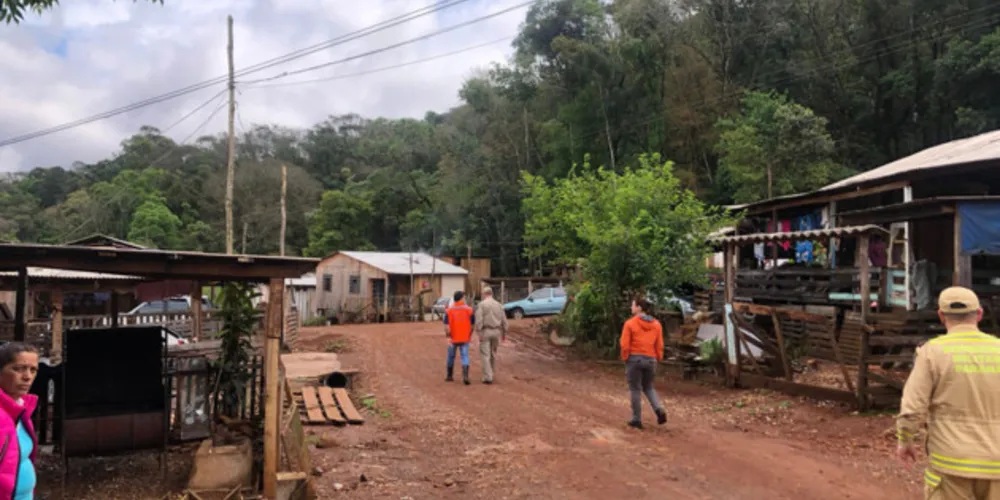 Defesa Civil forneceu colchões, cobertores, produtos de higiene e limpeza para as prefeituras