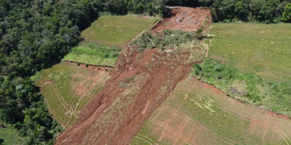 Fortes chuvas causaram grandes destruições em inúmeros municípios paranaenses