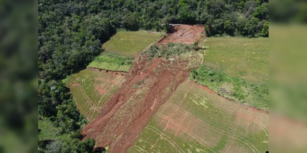 Fortes chuvas causaram grandes destruições em inúmeros municípios paranaenses