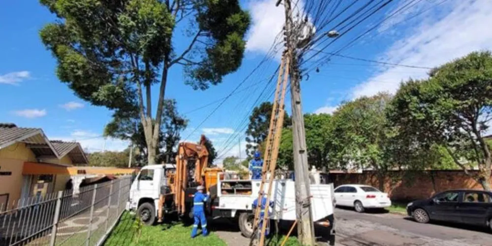Copel religa mais 13 mil unidades consumidoras atingidas pelos temporais no fim de semana