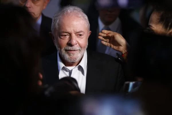 Questionado sobre a viagem de Lula na aeronave do empresário, Alckmin disse que não se tratava de um empréstimo do jatinho, mas de uma viagem conjunta