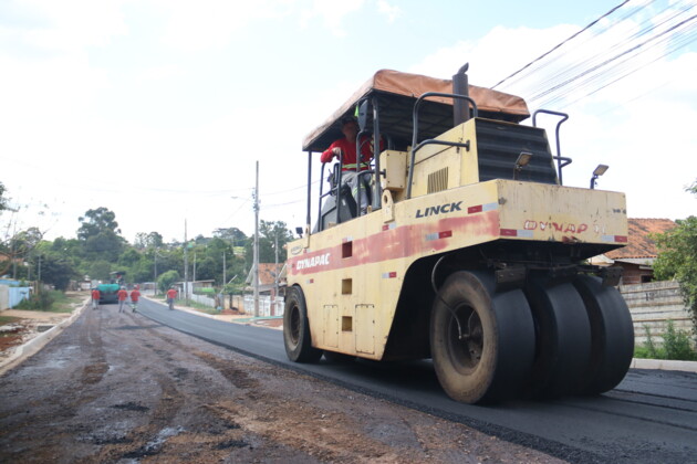 Pavimentação contemplará oito trechos do local, que fica na região do Cará-Cará