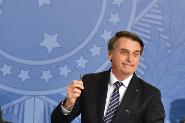 Presidente Jair Bolsonaro assinou duas medidas que põem fim ao esquema