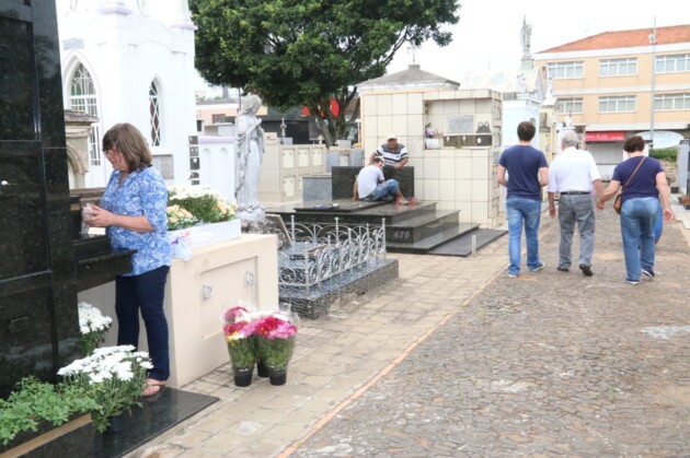 Expectativa é para os 21 cemitérios de Ponta Grossa - sete na parte urbana e 14 nos distritos rurais