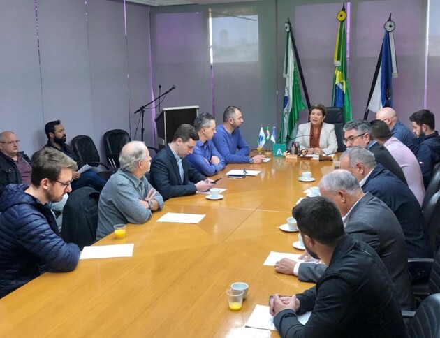 Reunião entre a prefeita Elizabeth e os vereadores da Câmara Municipal de Ponta Grossa