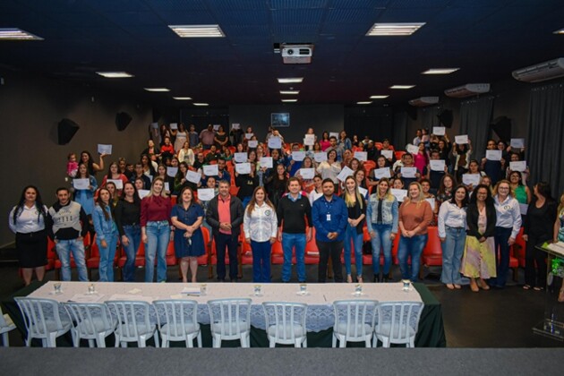 Representando a prefeita Alcione Lemos (União), o secretário Ghiovanny Lorusso, parabenizou  aos formandos