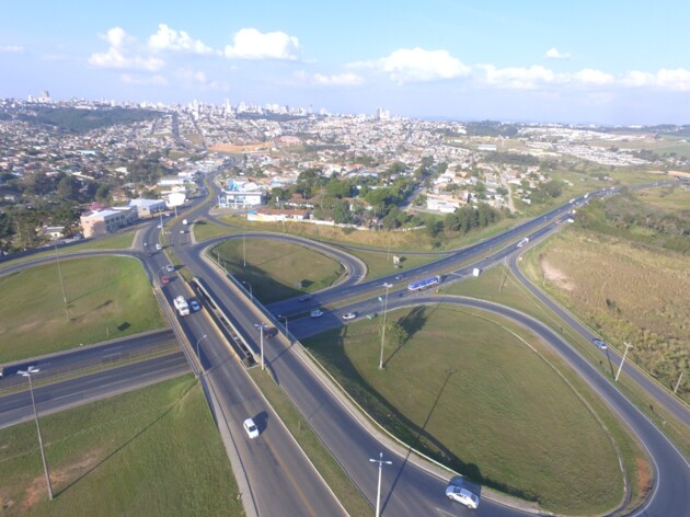 Ponta Grossa tem grande fluxo de veículos pesados no encontro de rodovias. ‘Arco’ desafogaria o fluxo, traria agilidade e reduziria custos