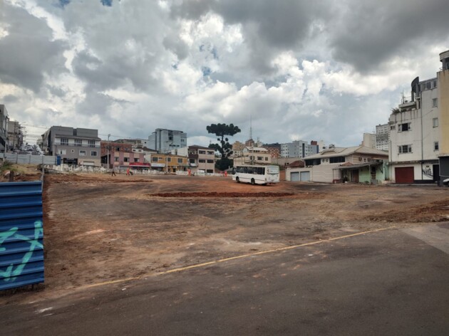 A limpeza do local já está em andamento.