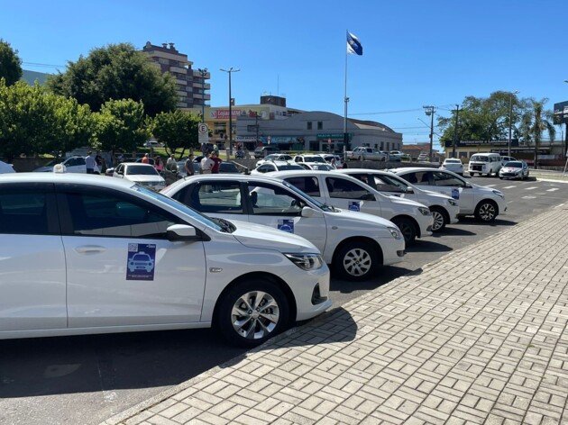 Renovação da identificação dos táxis que operam no Município começou na semana passada