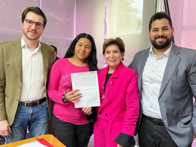 Solenidade aconteceu no gabinete da prefeita de Ponta Grossa, Elizabeth Schmidt