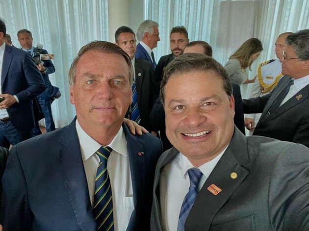 Jair Bolsonaro e Sandro Alex reunidos no Palácio da Alvorada.