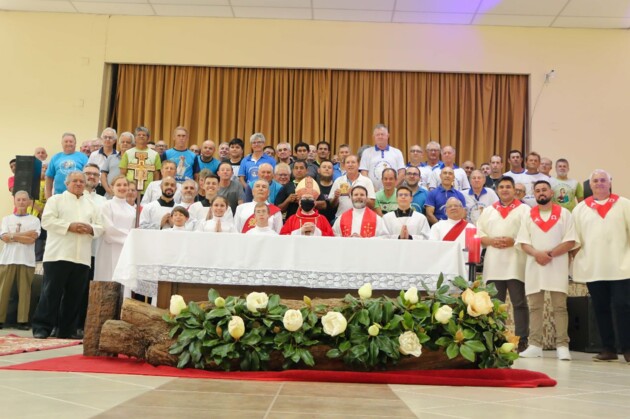 Equipe litúrgica e integrantes do movimento