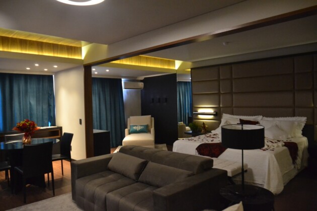 O espaço VIP é o maior do hotel, possui uma sala de estar, ambiente climatizado e totalmente isento de ruídos