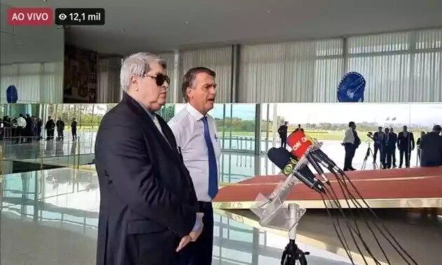 Presidente afirmou que só concorre à reeleição ao Palácio do Planalto para, segundo ele, evitar a volta de 'quadrilha de incompetentes' ao governo