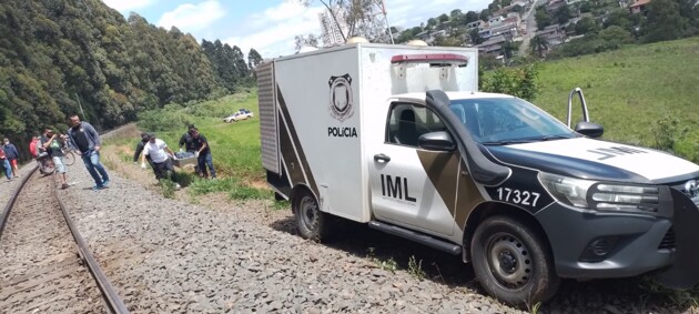 Homem foi encontrado já sem vida ao lado dos trilhos