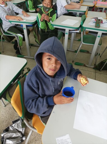 Alunos puderam degustar um saboroso lanche junto ao tema