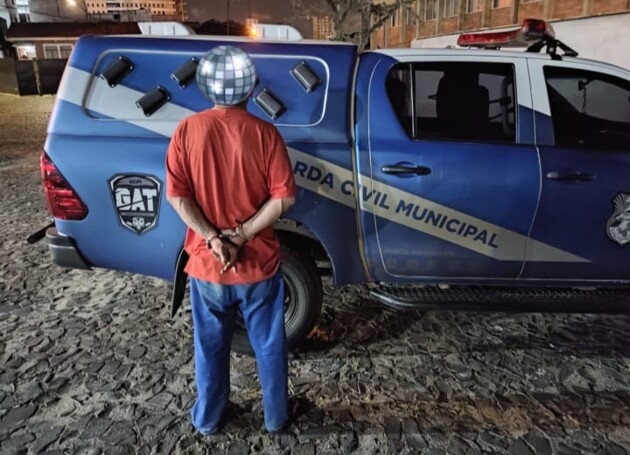 Homem teria feito a ameaça com uma faca e acabou detido