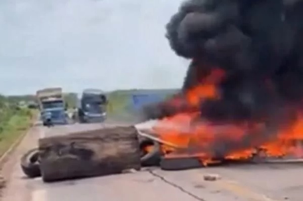 Há 10 bloqueios totais de rodovias no Brasil neste domingo