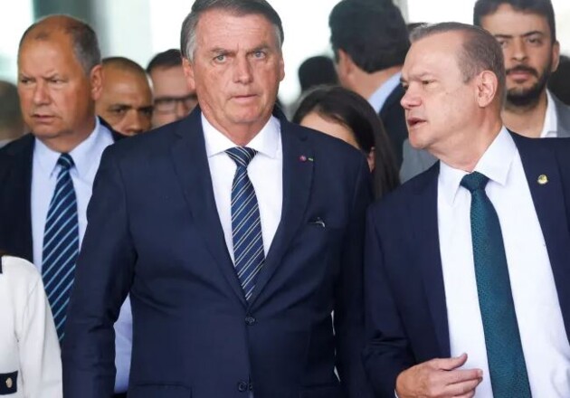 Jair Bolsonaro (PL) e o presidente do PL, Valdemar Costa Neto, entraram com uma representação no Tribunal Superior Eleitoral