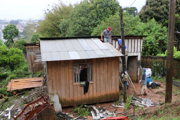 Defesa Civil socorre famílias atingidas pelas fortes chuvas