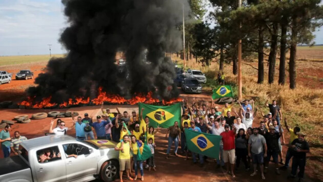 Apoiadores de Jair Bolsonaro em protesto na rodovia BR-251.