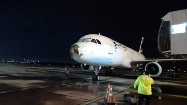 O comandante da aeronave chegou a declarar emergência, mas o aparelho com 48 passageiros pousou em segurança