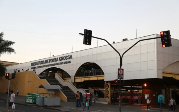 Primeiro passo é pegar documento no colégio para levar até o Departamento de Transportes no Terminal Central