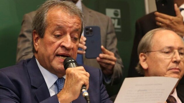 Valdemar Costa Neto, presidente do PL, em coletiva à imprensa sobre a petição apresentada ao TSE questionando o resultado das eleições presidenciais.