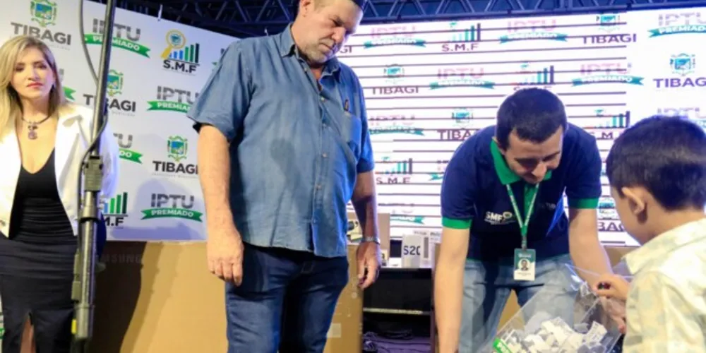 No último sábado (17), durante a programação do Natal Iluminado, houve o sorteio dos 20 prêmios propostos