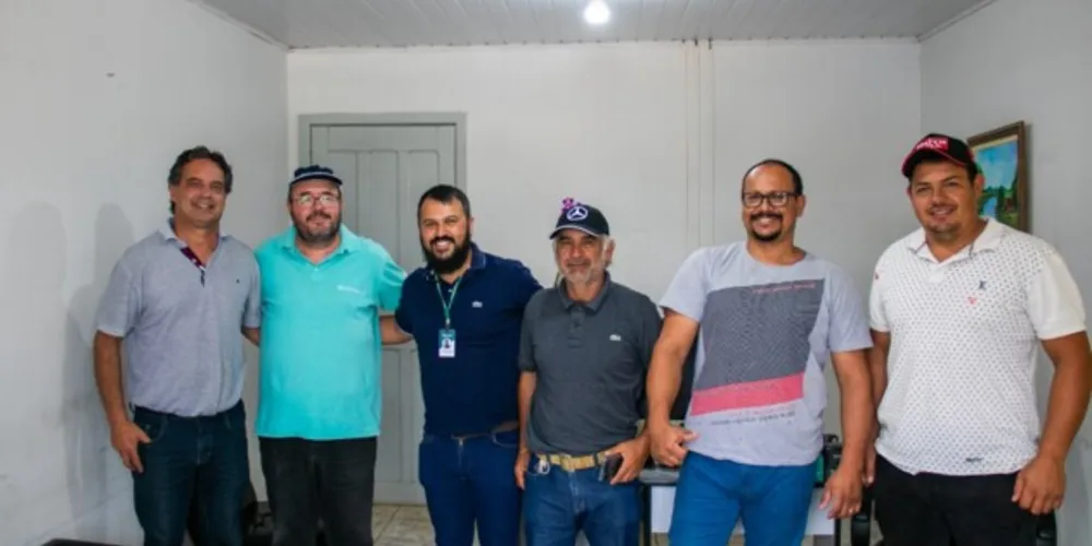 Chefe do escritório regional da Seab, Marcelo Ferreira Hupalo, e o engenheiro agrônomo do órgão, Cláudio Marques Bittencourt, visitaram Tibagi