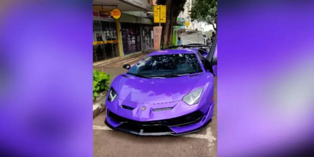 Veículo estava estacionado e foi flagrado pelos PMs sem placas