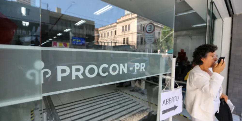A recomendação do Procon-PR é que as pessoas não entrem em links na internet que utilizam nomes não definitivos e com promessas de solução de endividamento.