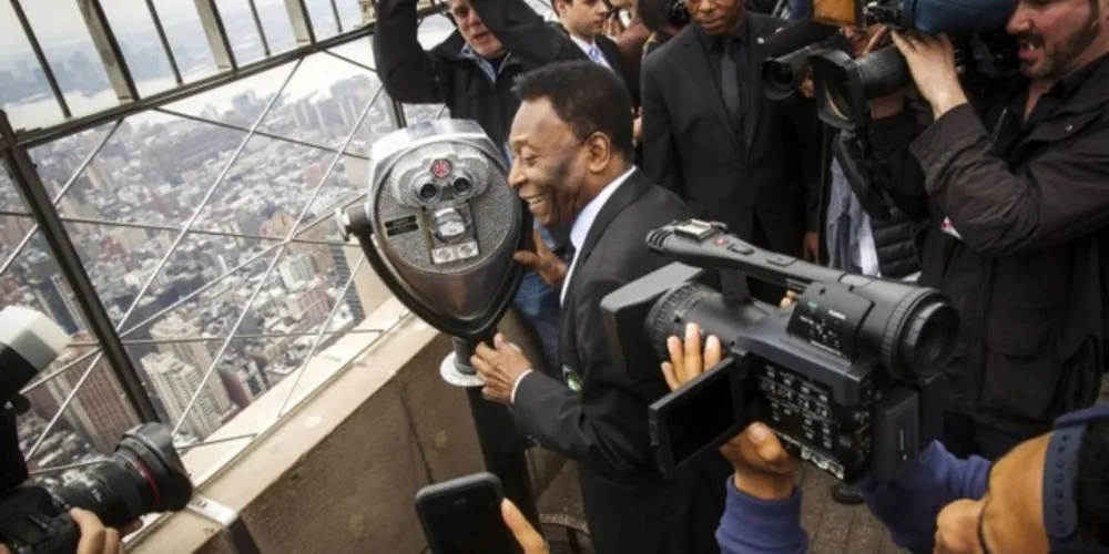 Rei do Futebol assinou com o New York Cosmos em 1975