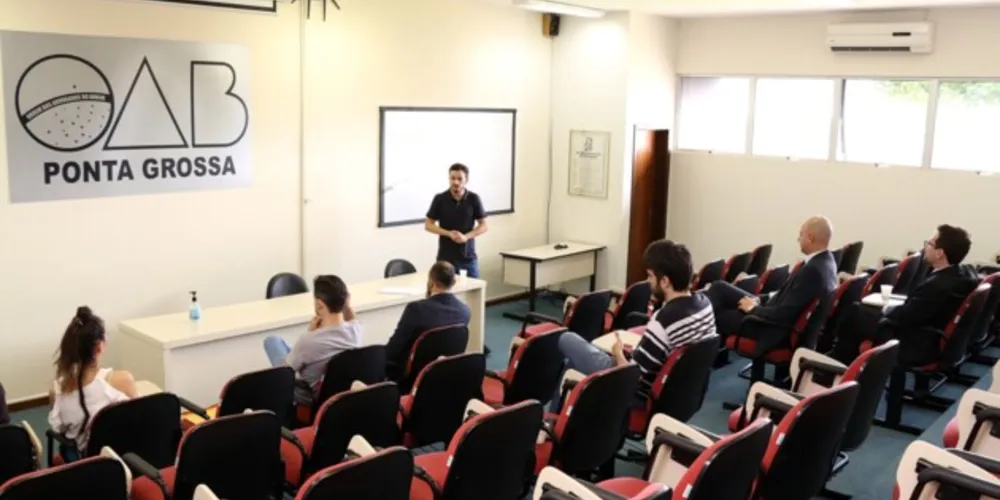 No encontro foram debatidos procedimentos do processo legislativo e a possibilidade de uma atuação mais efetiva da OAB