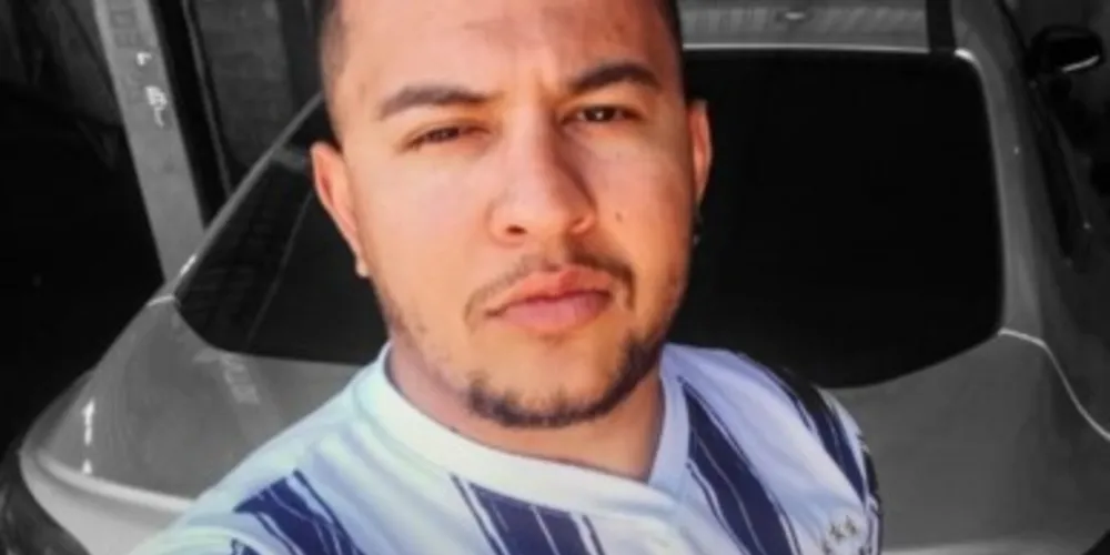 Ele teria sido surpreendido dentro do estabelecimento e foi executado com vários disparos